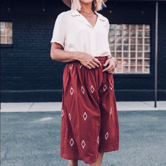 Roolee marquise diamond embroidered skirt burgundy - Picture 2 of 8